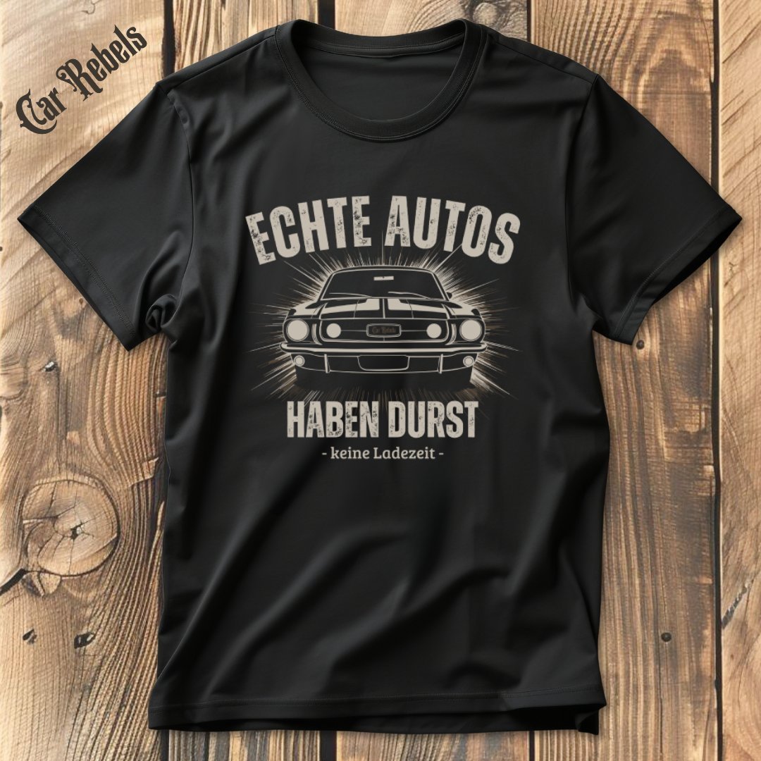 Durst statt Ladezeit Ford Mustang T-Shirt - Car Rebels