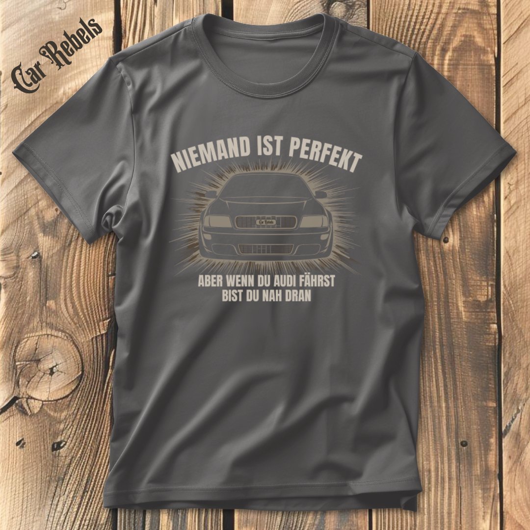 Niemand ist perfekt Audi RS4 T-Shirt - Car Rebels