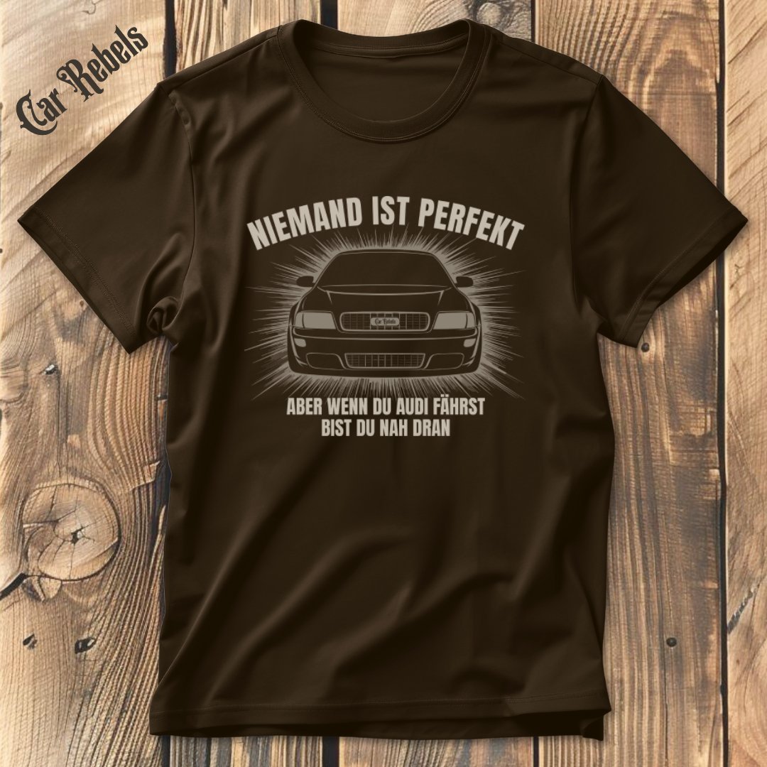 Niemand ist perfekt Audi RS4 T-Shirt - Car Rebels