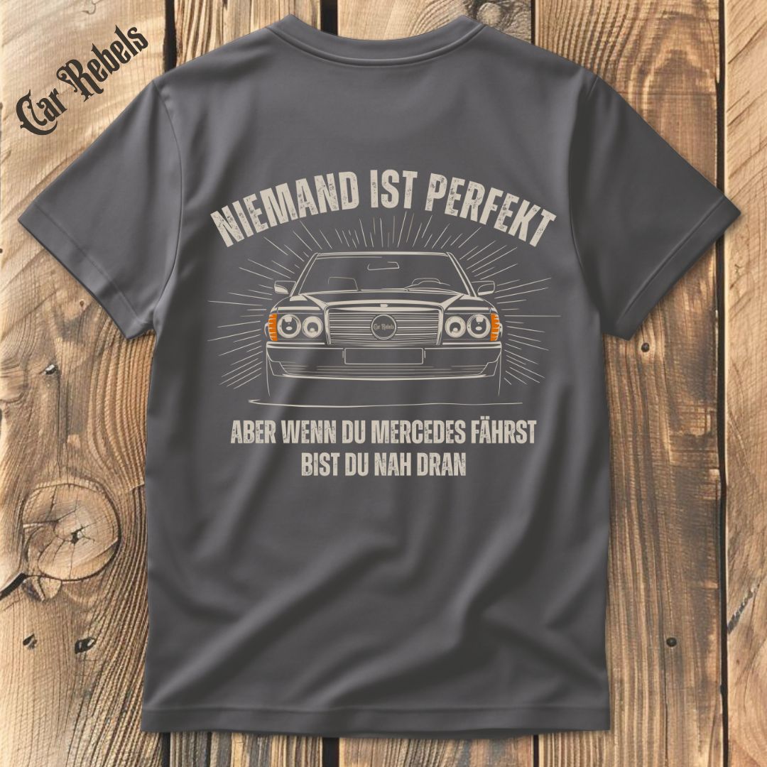 Niemand ist perfekt Mercedes Classic T-Shirt Backprint - Car Rebels
