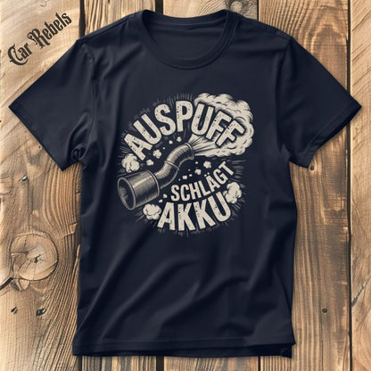 Auspuff schlägt Akku | Unisex T-Shirt - Car Rebels