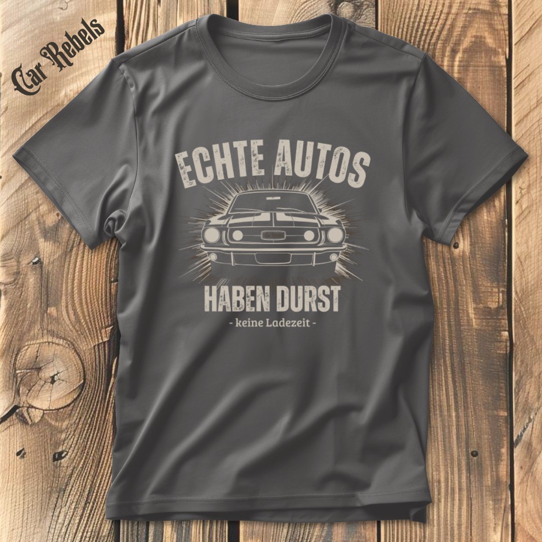 Durst statt Ladezeit Ford Mustang T-Shirt - Car Rebels