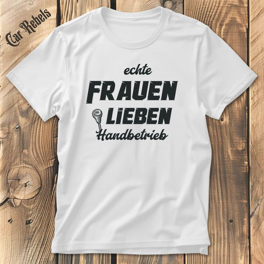 Echte Frauen lieben Handbetrieb | Unisex T - Shirt - Car Rebels