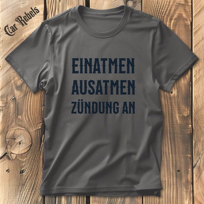 Einatmen, Ausatmen, Zündung an | Unisex T - Shirt - Car Rebels