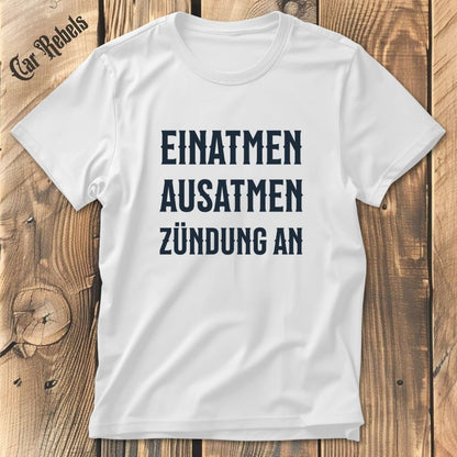 Einatmen, Ausatmen, Zündung an | Unisex T - Shirt - Car Rebels