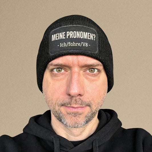 Meine Pronomen V8 Beanie - Car Rebels
