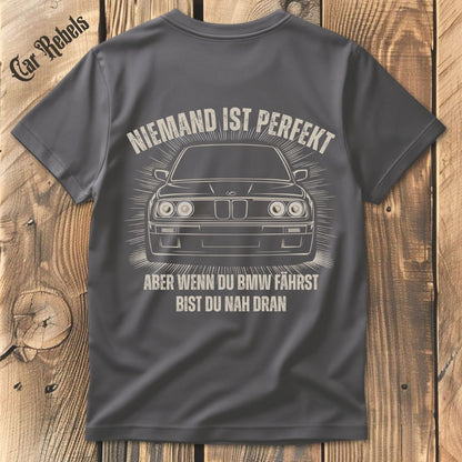 Niemand ist perfekt BMW Classic e30 T-Shirt Backprint - Car Rebels