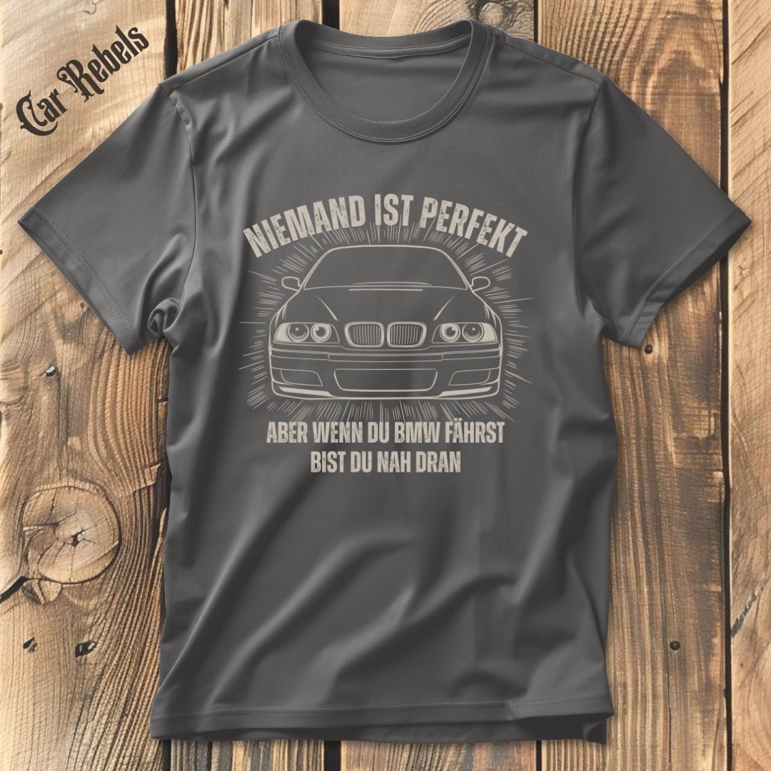 Niemand ist perfekt BMW e39 T-Shirt - Car Rebels