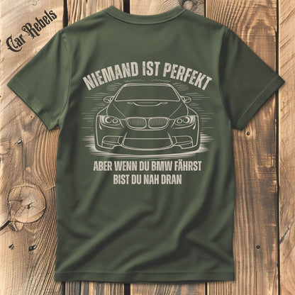 Niemand ist perfekt BMW eXX T-Shirt Backprint - Car Rebels