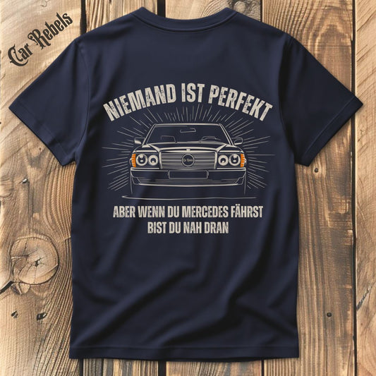 Niemand ist perfekt Mercedes Classic T-Shirt Backprint - Car Rebels