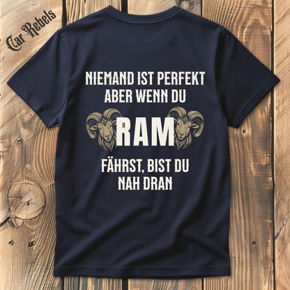 Niemand ist perfekt - RAM T-Shirt Backprint - Car Rebels