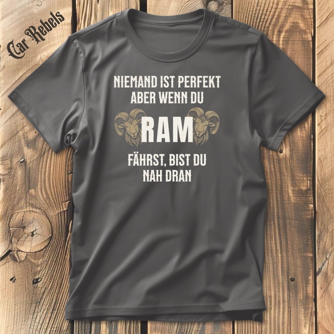 Niemand ist perfekt - RAM | Unisex T - Shirt - Car Rebels