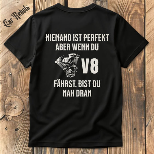 Niemand ist perfekt - V8 T-Shirt Backprint - Car Rebels
