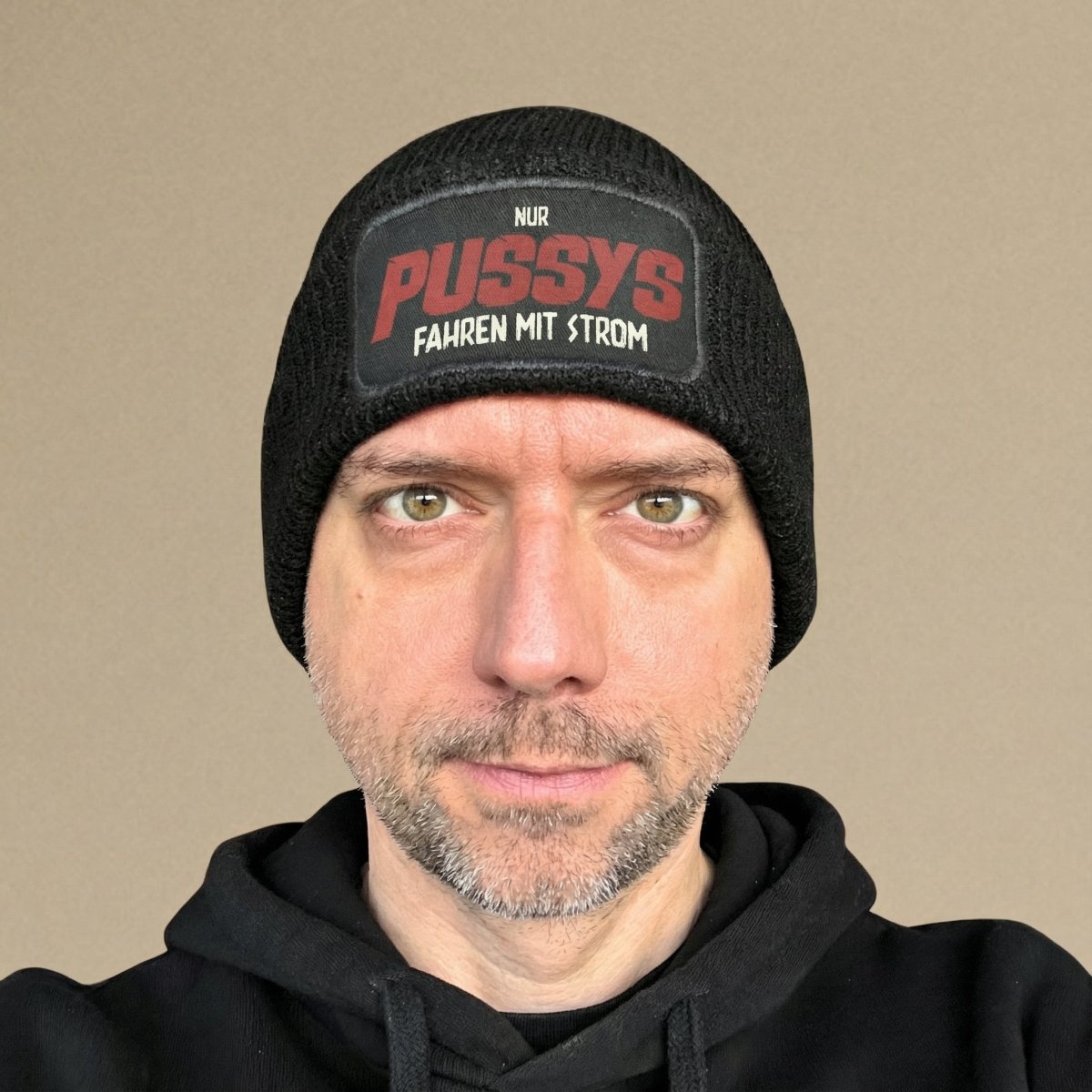 Nur Pussys fahren mit Strom Beanie - Car Rebels