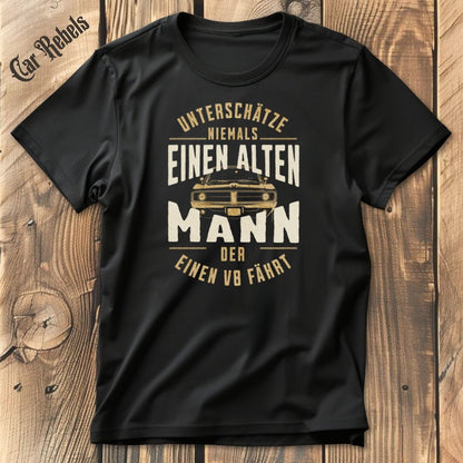 Unterschätze nie einen alten Mann | Unisex T - Shirt - Car Rebels