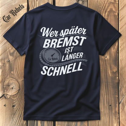 Wer später bremst ist länger schnell T-Shirt Backprint - Car Rebels